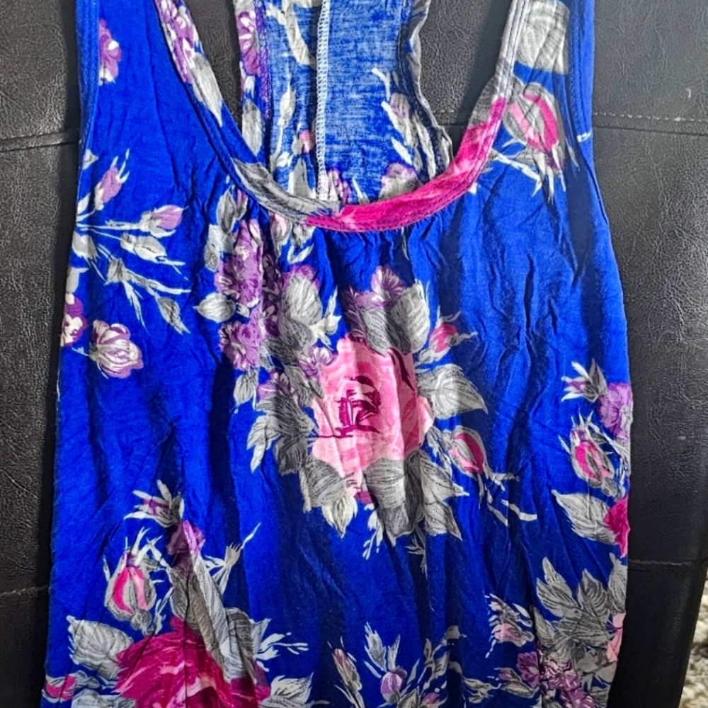 Blue flower print top